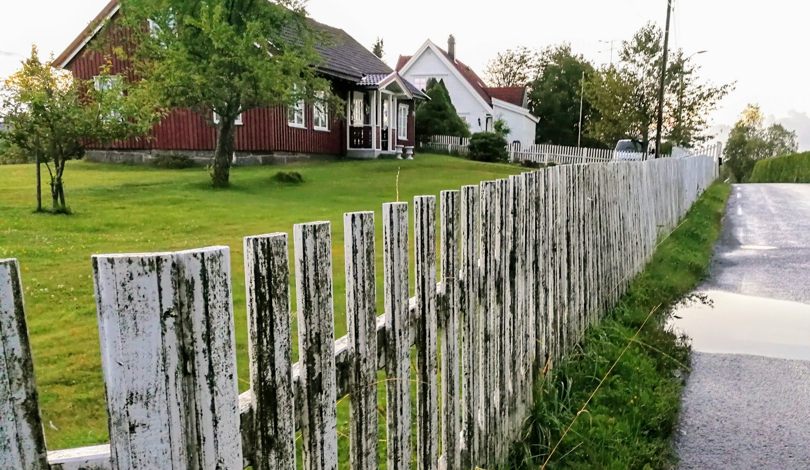 Boplikt - betyr at man må bo i boligen, og ikke kan bruke den som fritidsbolig.