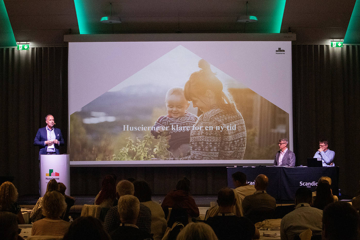 Tidligere styreleder i Huseierne Christian V. Dreyer taler