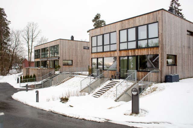 TRENDY: Svært mange nye hus mangler såkalt konstruktiv beskyttelse.       Hus uten sokkel vil trekke fuktighet fra nedbør inn i treverk eller mur