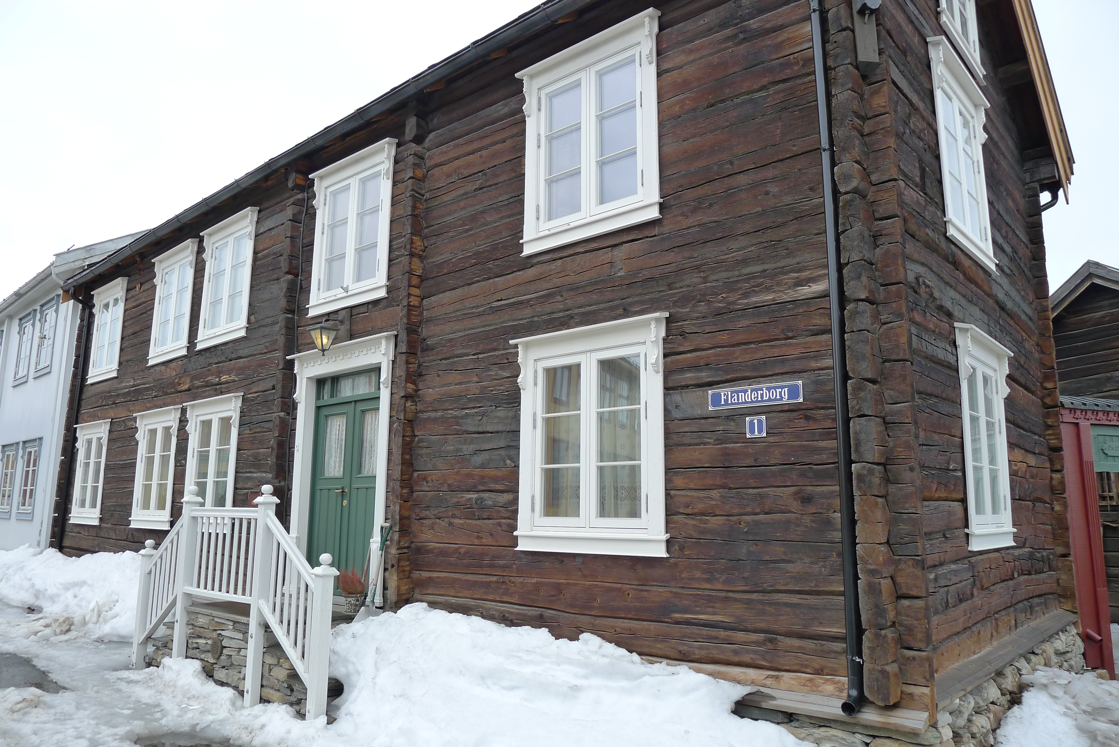 Huset har avanserte brannvarsling- og slukkesystemer.