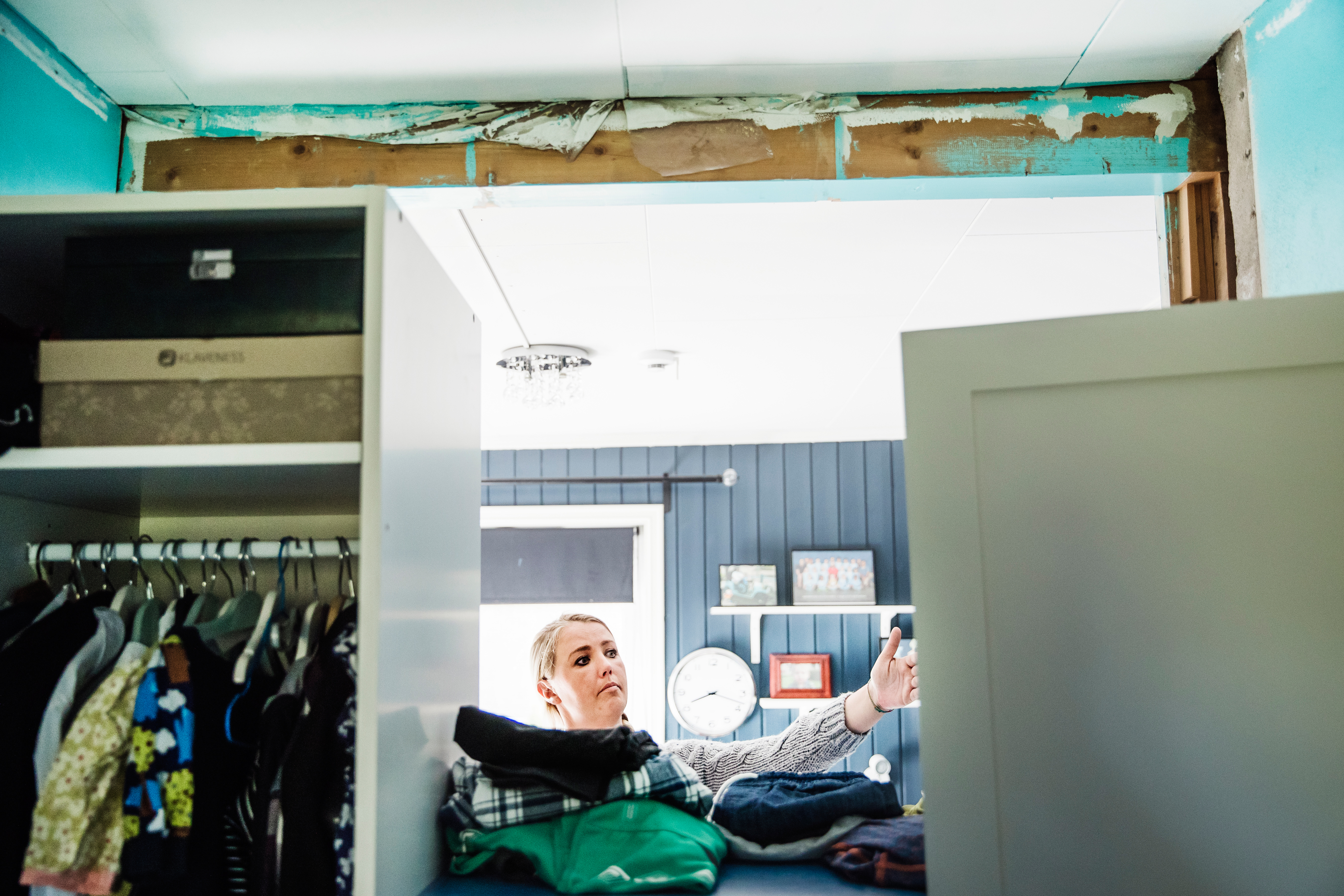 MANGLET VEGG: Da skapene på soverommene ble fjernet,  viste det seg at det manglet en vegg.