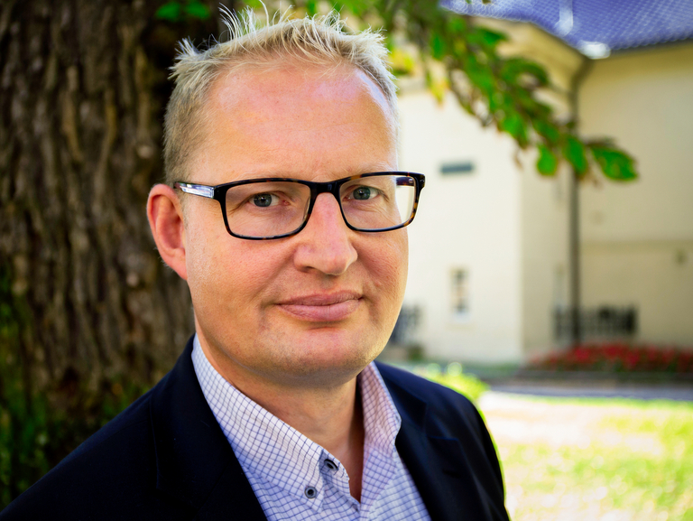 Artikkelen er skrevet av forbrukersjef Carsten Pihl. Han har skrevet om skatt og skattemelding i mange år, blant annet over 20 år i Dine Penger.