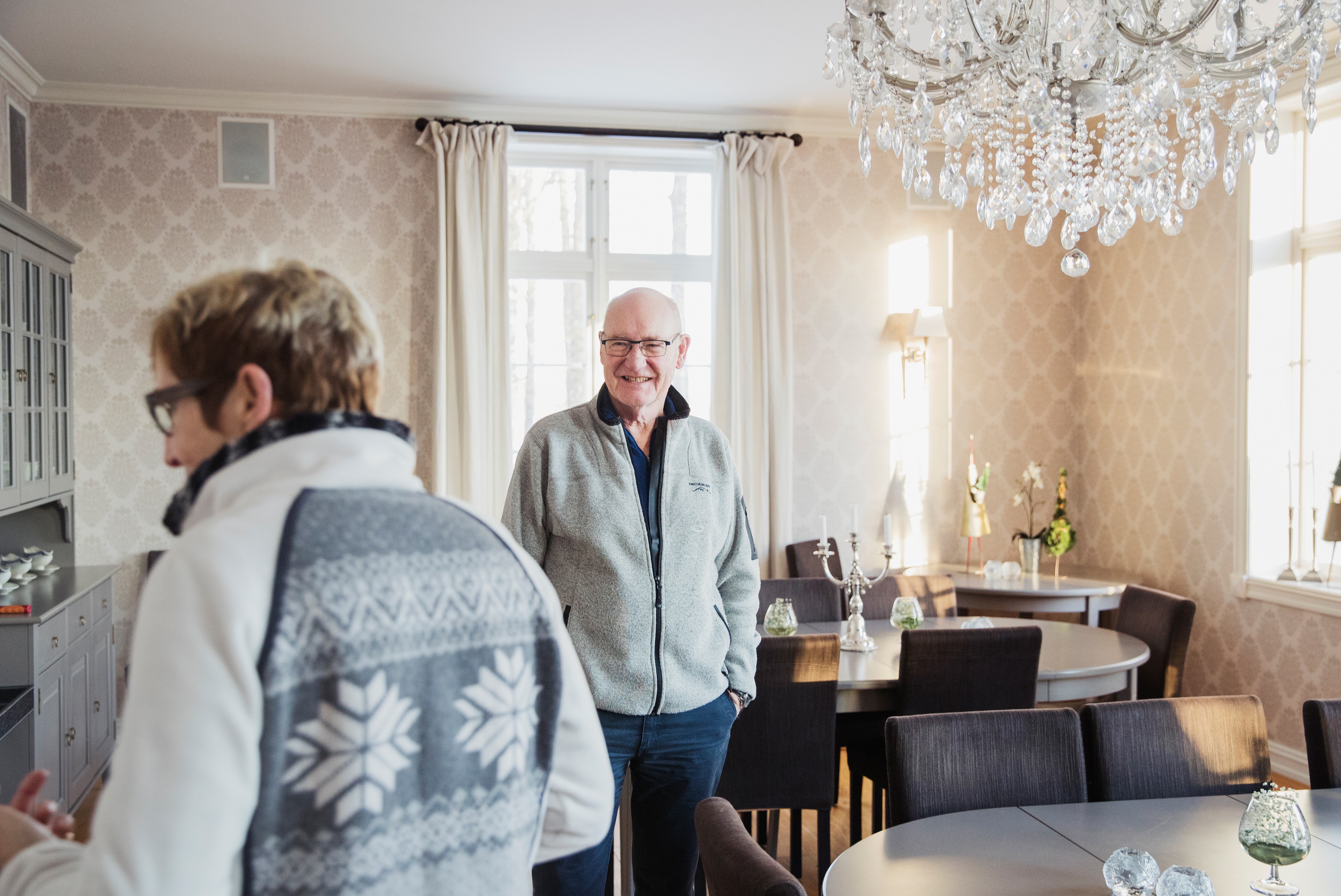 FELLESAREALER: Den store fellesstua brukes mye. Her samlet rundt 30 av beboerne seg til et staselig måltid på nyttårsaften.