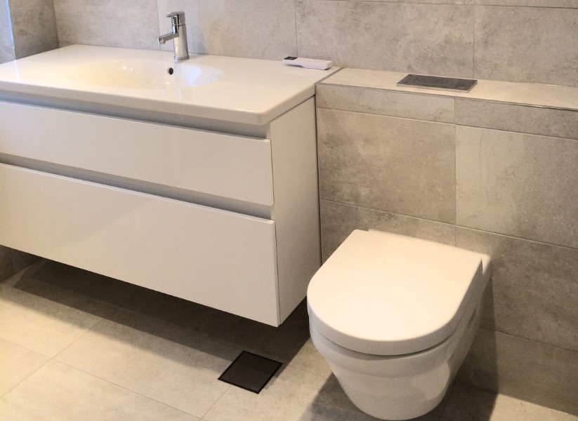 SUPERTRENDY: Store fliser er førstevalget for mange. Men ikke alle husker å snakke med håndverkeren som skal legge flisene. 