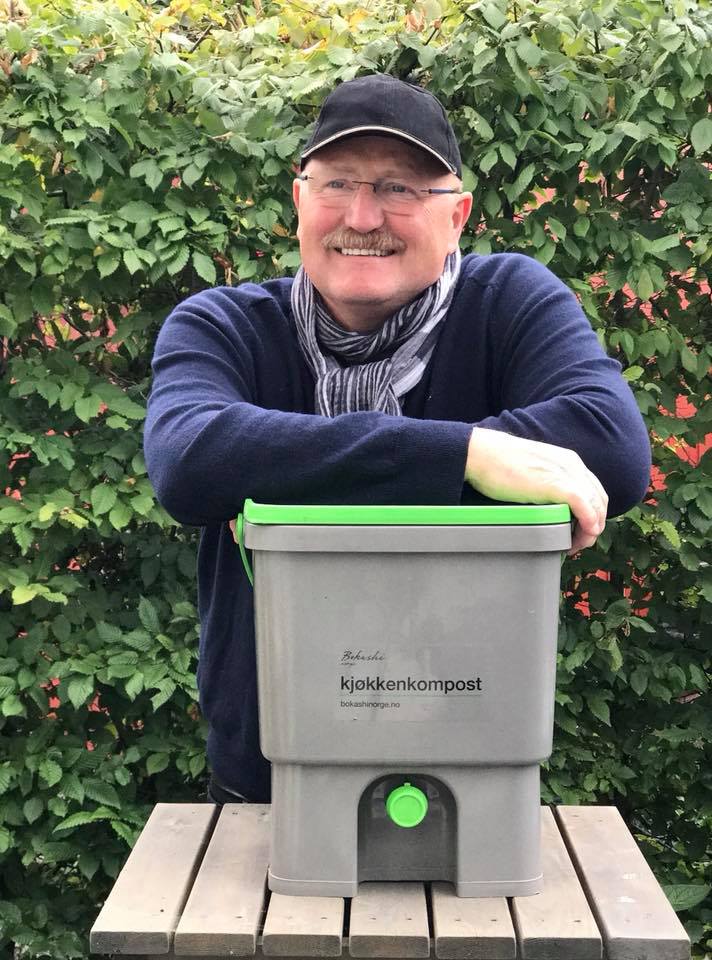 Odd B. Hauge reiser rundt til interesserte for å fortelle om bokashi Foto: Privat