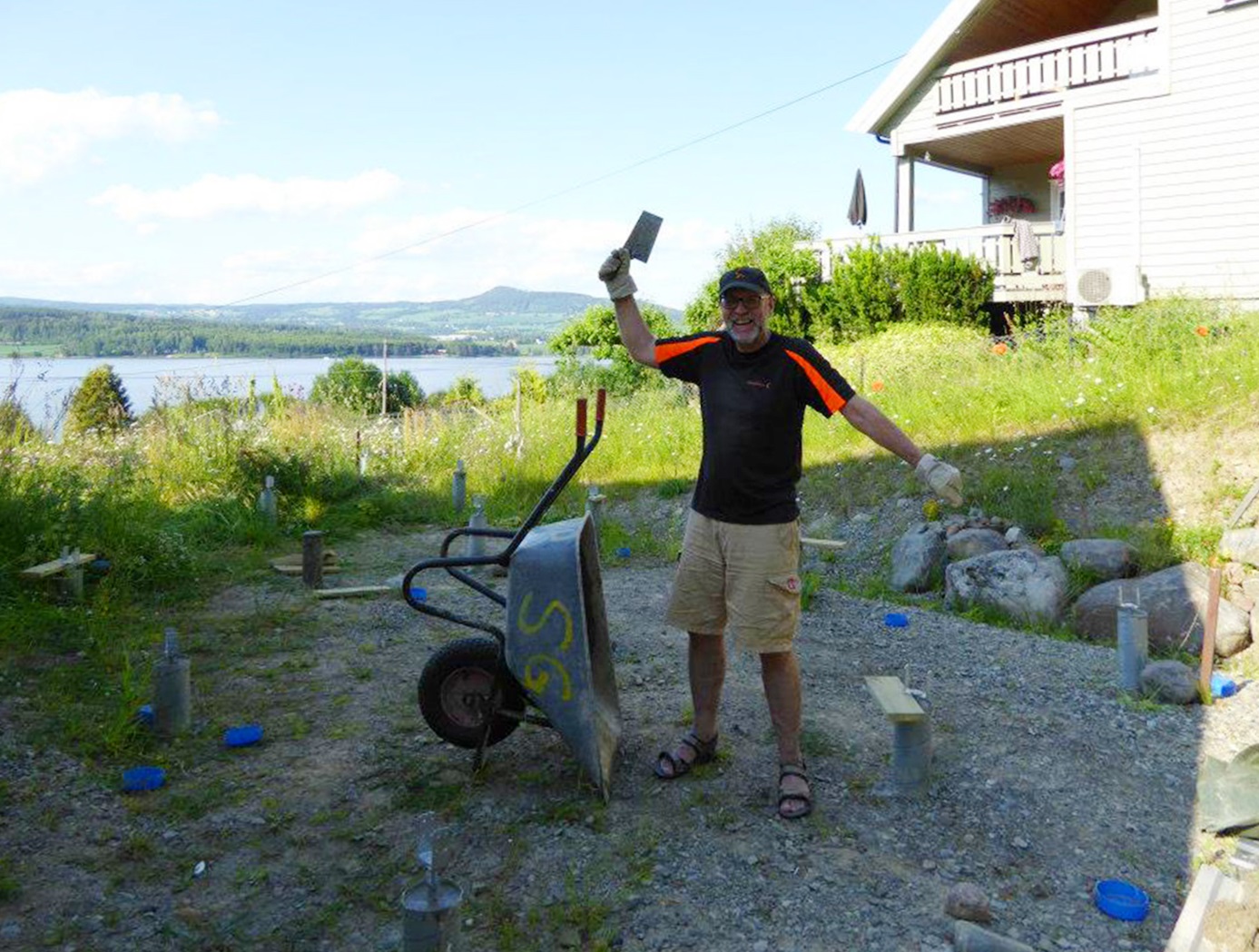 FUNDAMENT: S&oslash;rg for at terrassen blir godt fundamentert, og at h&oslash;yden tillater god ventilasjon av den ferdiglagte trekledningen.