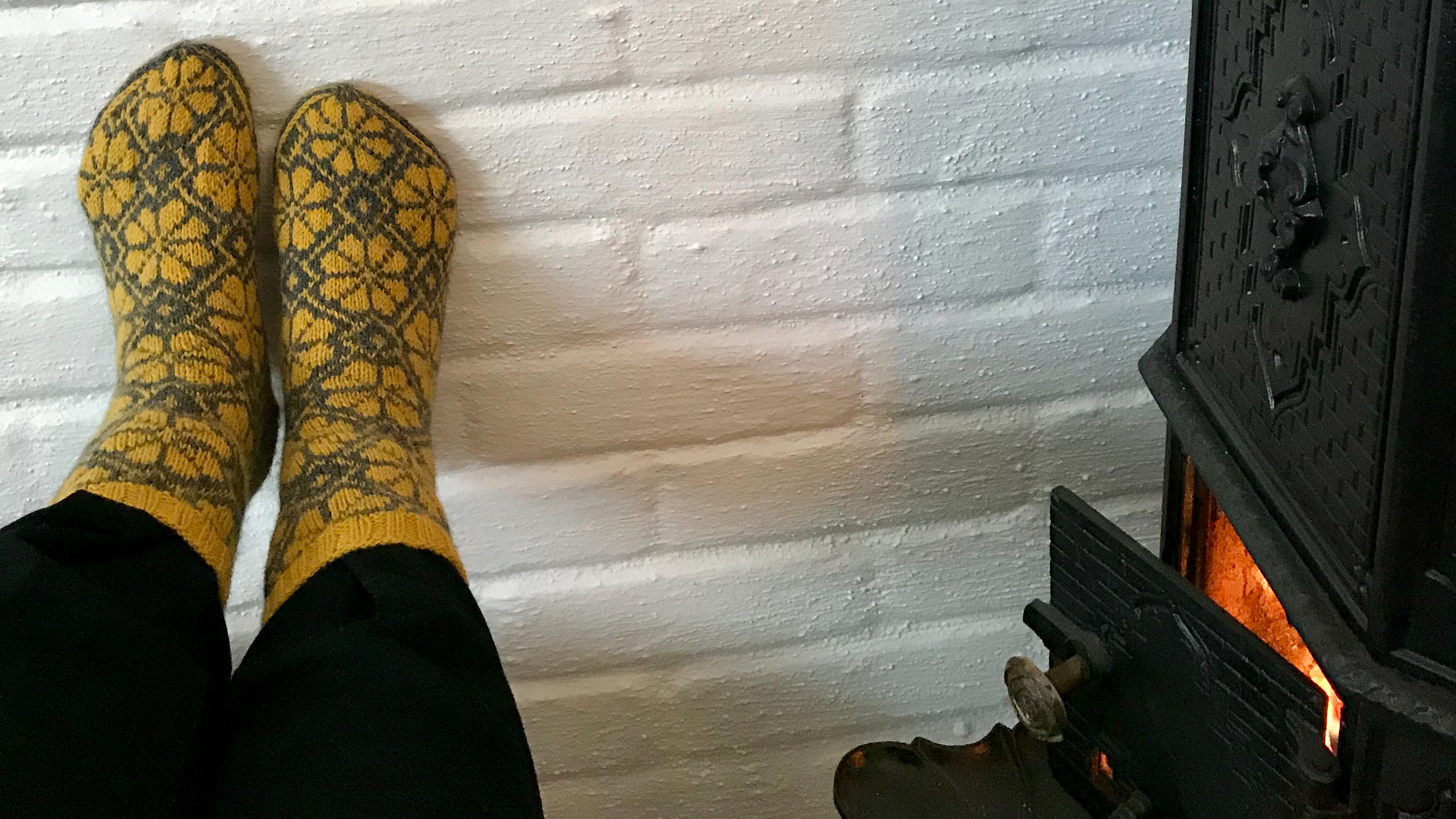 Ullsokker ved peisen