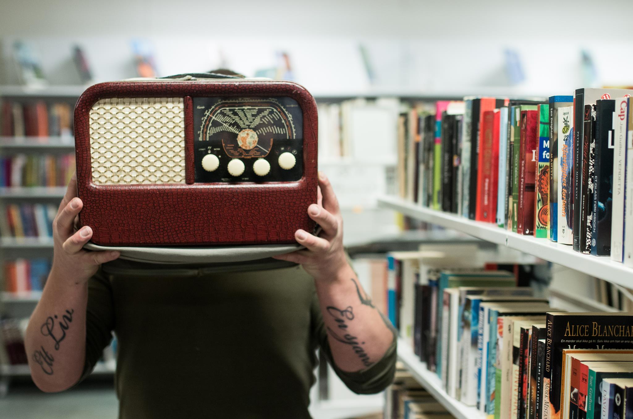 Til og med slike klenodier vil f&aring; oml&oslash;p i butikkene. Foto: Fretex