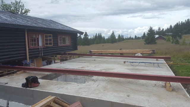 Slik dro de hytta med jekker over ståldragere