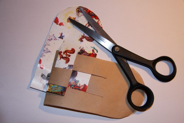 Tre remsene inn i hverandre, og flett over og under