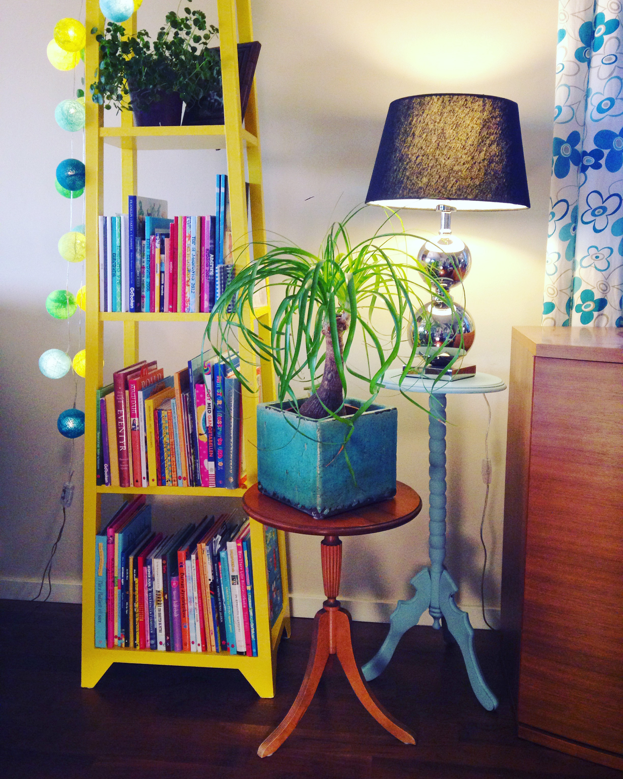 En gulmalt pidestall fra @gladefarger