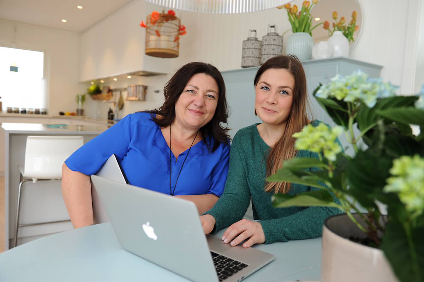 RYDDEHJELP PÅ NETT: Line Marie Skaget og Eva Isachsen står bak nettsiden Slankditthjem.no