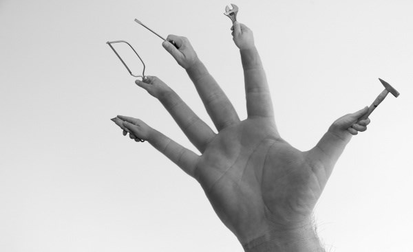 ANSVAR: Svart arbeid kan vise seg å være farlig arbeid. Du kan sitte igjen med store erstatningskrav.