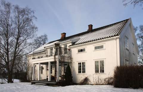 IDYLL: Kristin Solberg leier ut et stykke landlig idyll på gården Rømma vestre i Løten. Foto: Kari Dølgaard. IDYLL: Kristin Solberg leier ut et stykke landlig idyll på gården Rømma vestre i Løten. Foto: Kari Dølgaard.