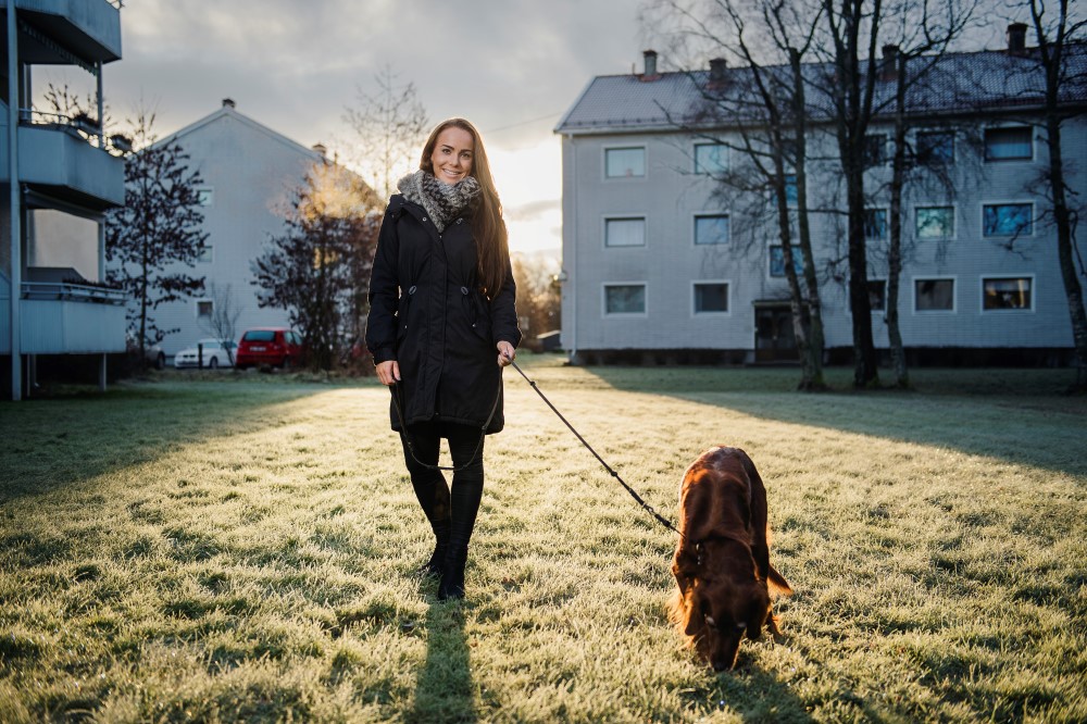 VELOPPDRATT: Tonje Larsen er glad hun aldri har fått noen klager på Kira, og lettet over at det er takhøyde for et bjeff i ny og ne der hun bor. 