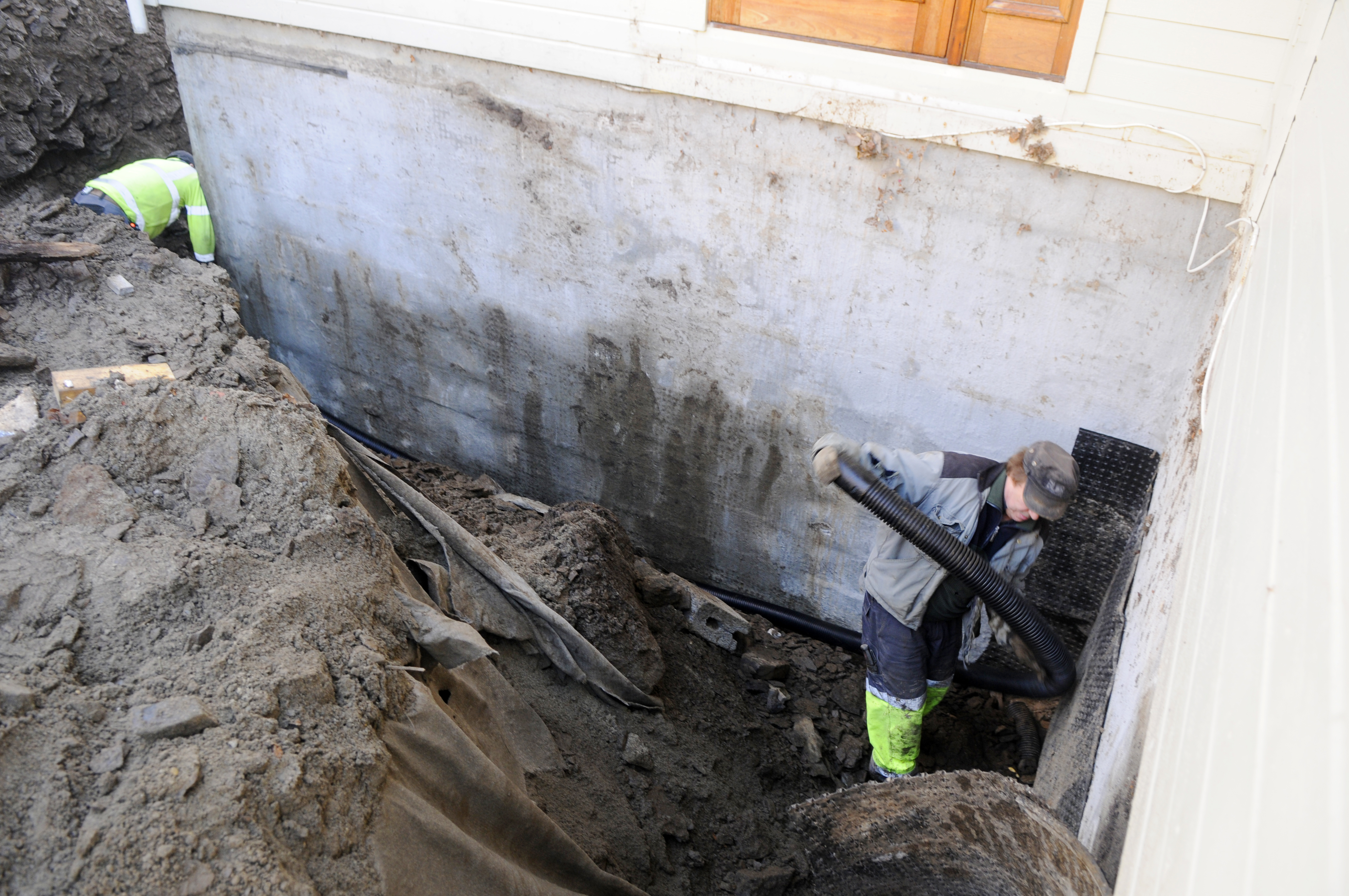 DRENERING: Her får du fire steg til hvordan du drenerer rundt boligen.