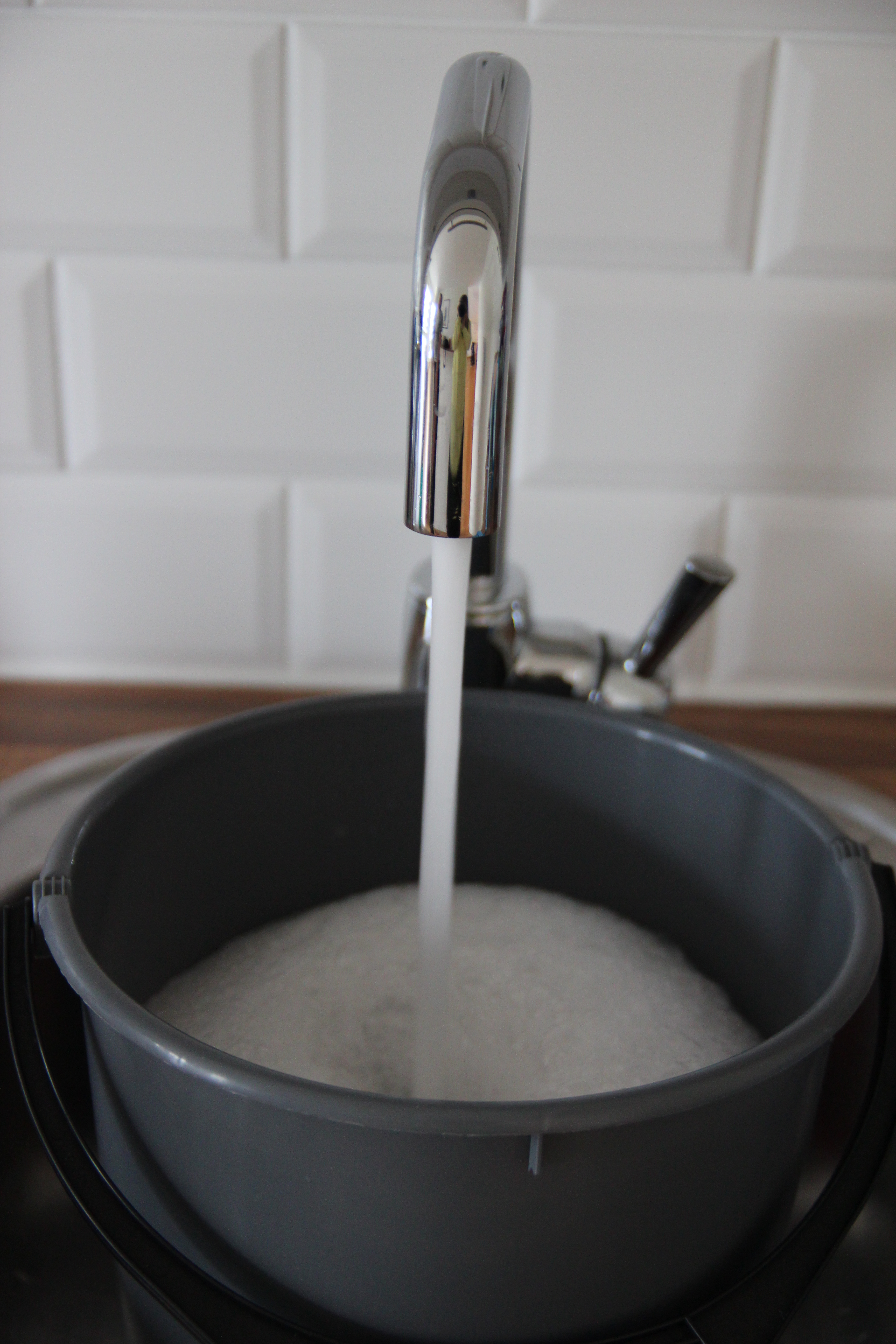 Fyll på med varmt vann